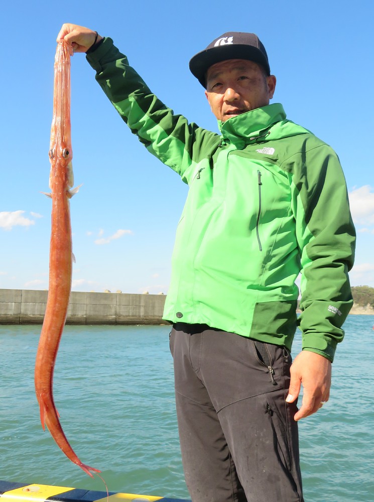 「他魚の部」では大阪市・切通研さんが１メートル５０センチ近いヤガラを釣り上げた