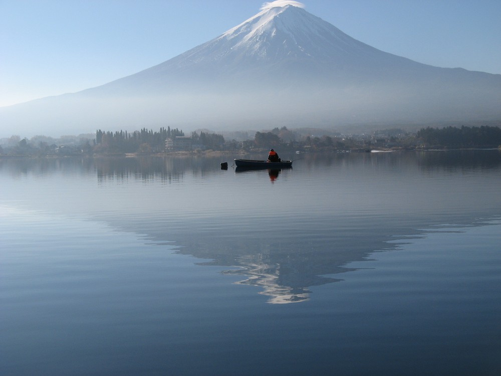 逆さ富士で迎えてくれた河口湖