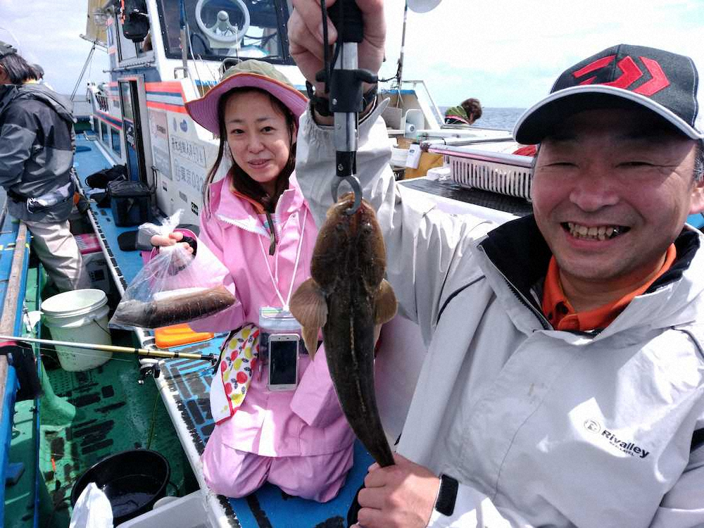 釣行はいつも一緒の上原千恵美さんと学さんはスミイカとマゴチのダブルヒット