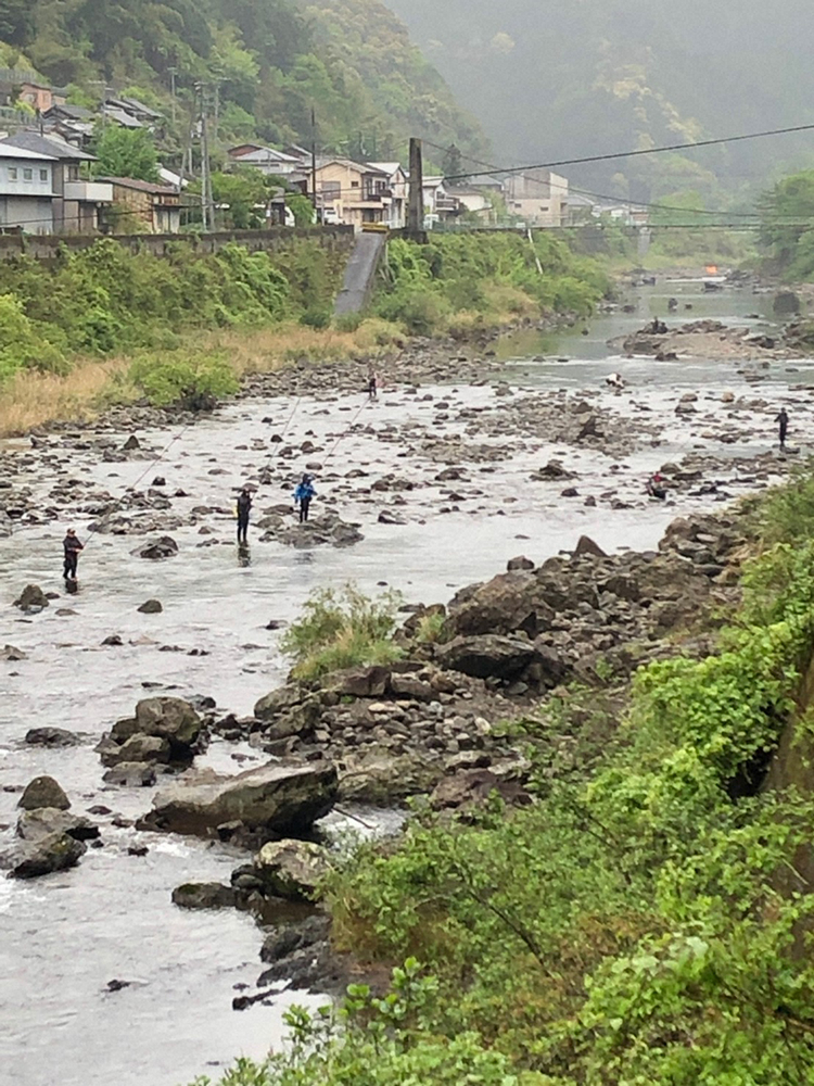 １日目、有田川の釣り風景