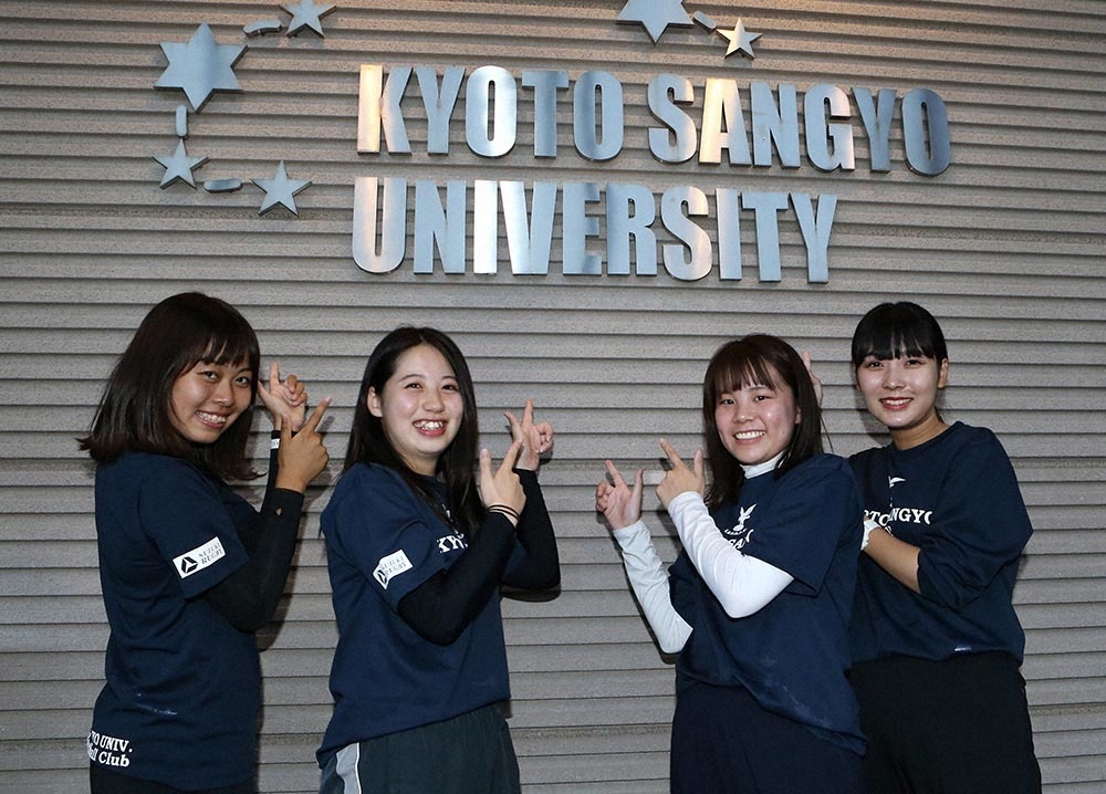 京産大ラグビー部マネジャーの（左から）向井怜奈さん、坪倉光子さん、大山美月さん、田中美都里さん