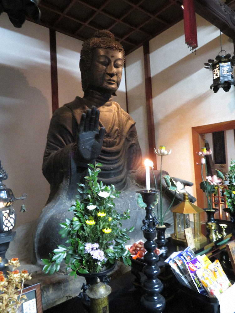 日本初の本格的仏教寺院・飛鳥寺の飛鳥大仏。日本最古の仏像だ