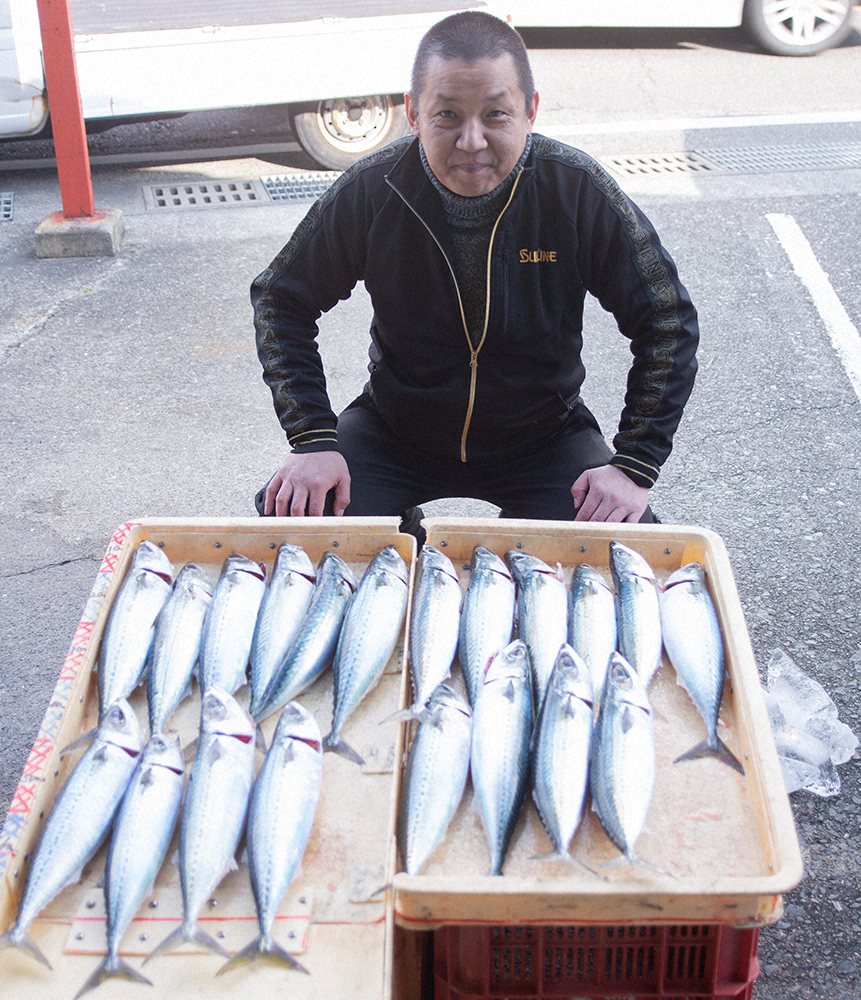 この日のサオ頭、３７～４１センチを２０匹釣った堺市・安野純一さん