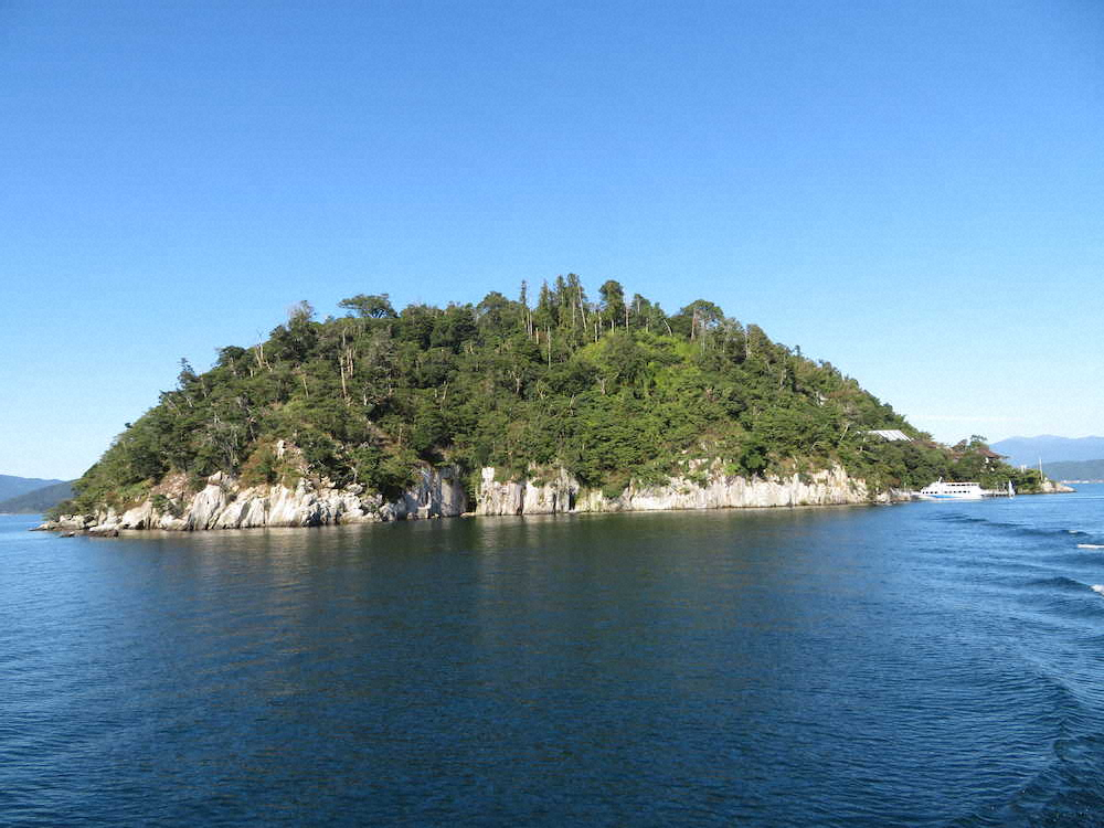 琵琶湖北部に浮かぶ竹生島。パワースポットとして人気だ