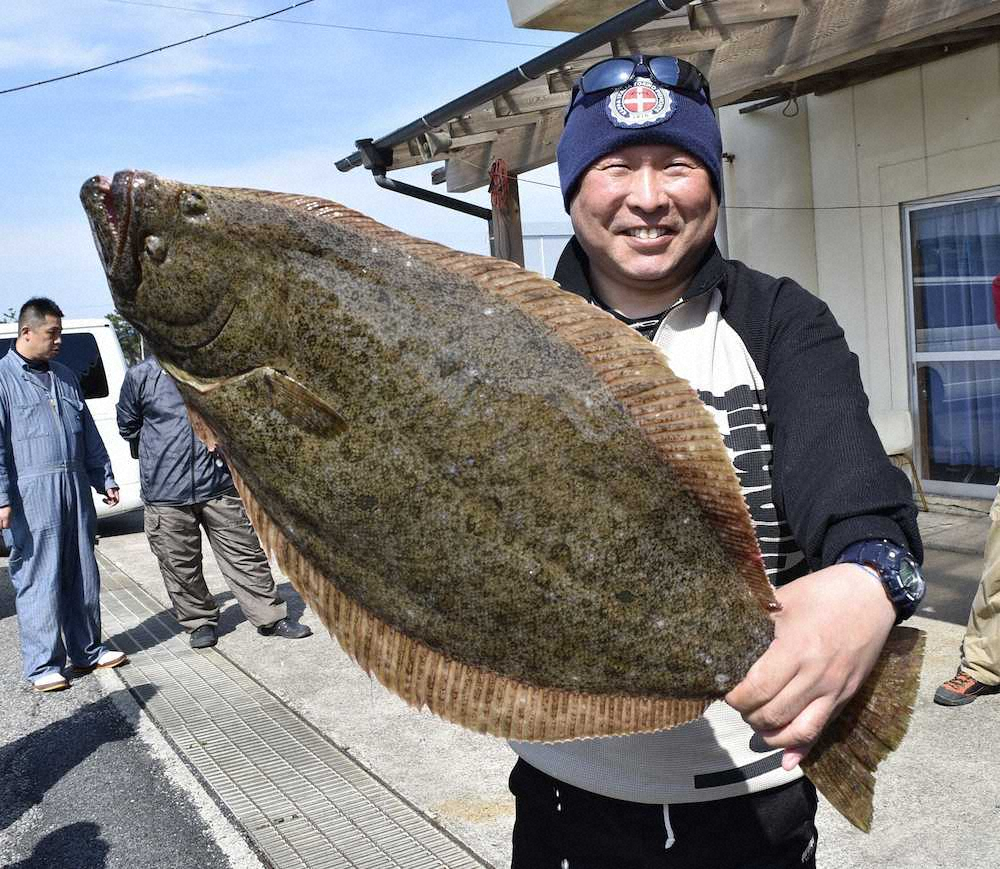 参加者で唯一、5キロ超のヒラメを釣って優勝した野村さん