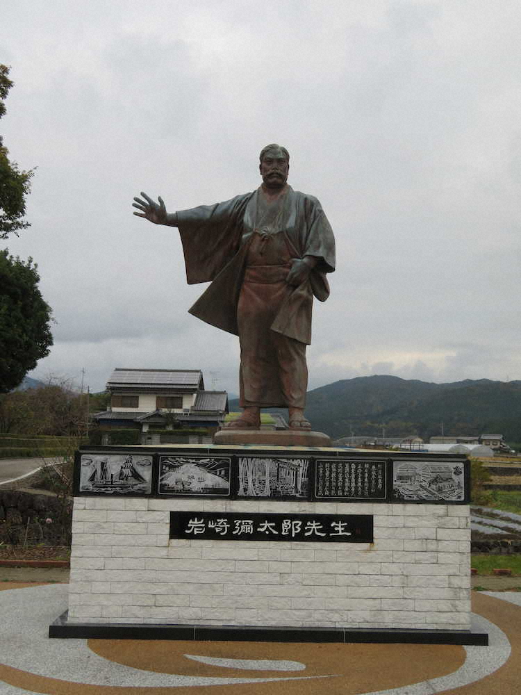 安芸市郊外に悠然と建つ岩崎弥太郎の銅像
