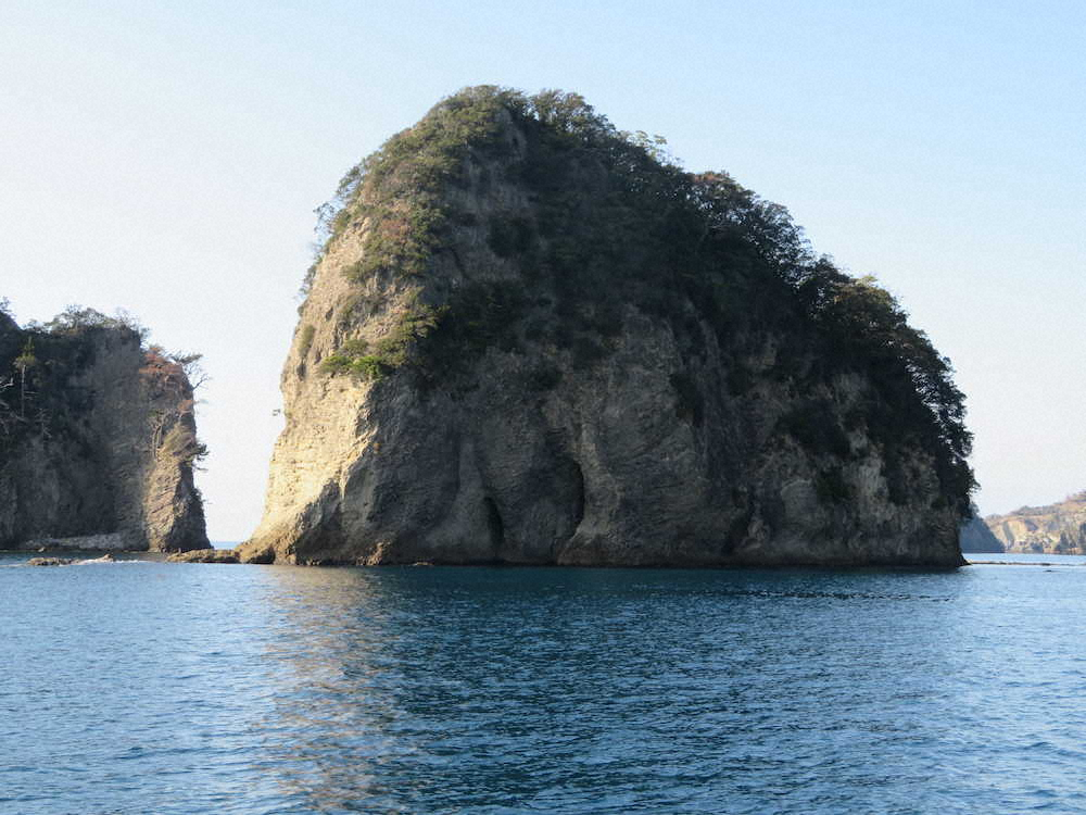 三四郎島の象島。象に見えますか？　　
