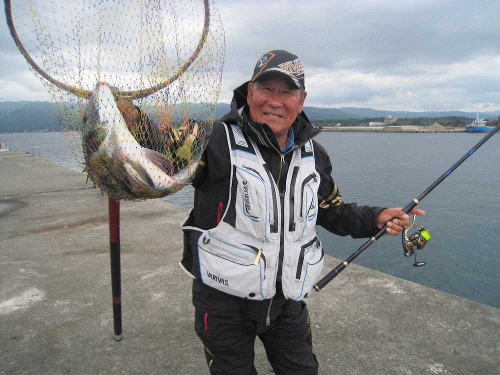 “クロダイアイランド”で大型を釣り上げた筆者