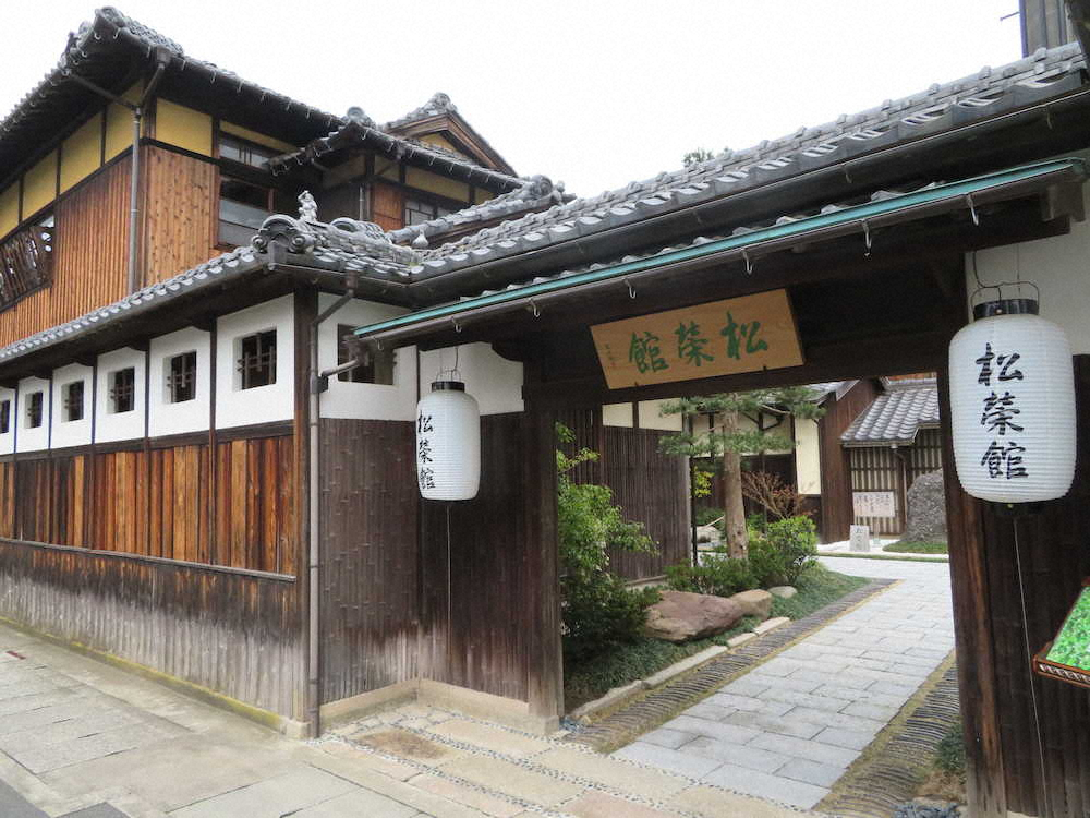 東郷平八郎ら旧海軍関係者が利用したという松栄館。何とも言えない風情がある