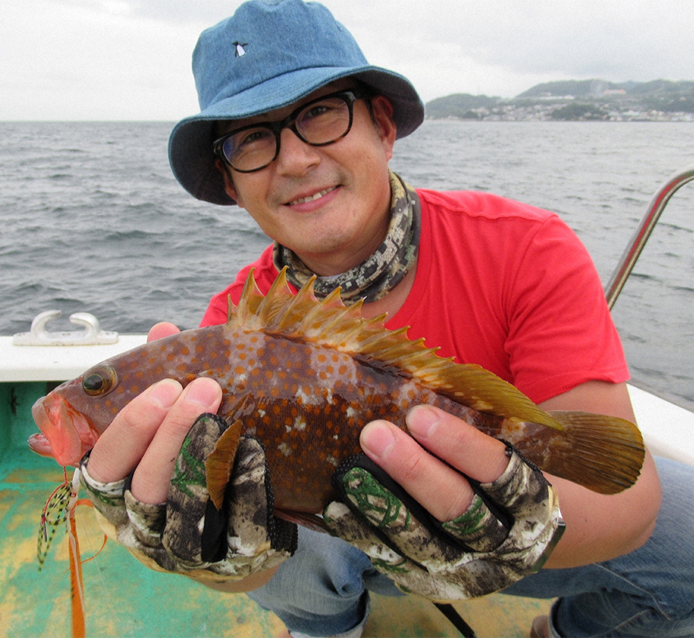 大阪府の森さんは高級魚のアコウをヒットさせニッコリ