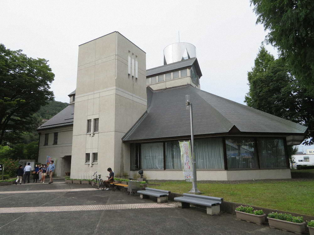 福島音楽堂そばに建つ古関裕而記念館。内装が12月にリニューアルされるという