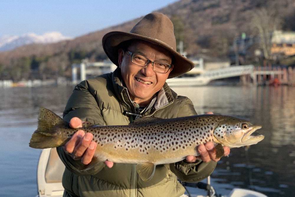【画像・写真】船釣り解禁！！“速攻”ブラウン５２センチ　開始1時間たたず強烈ヒット