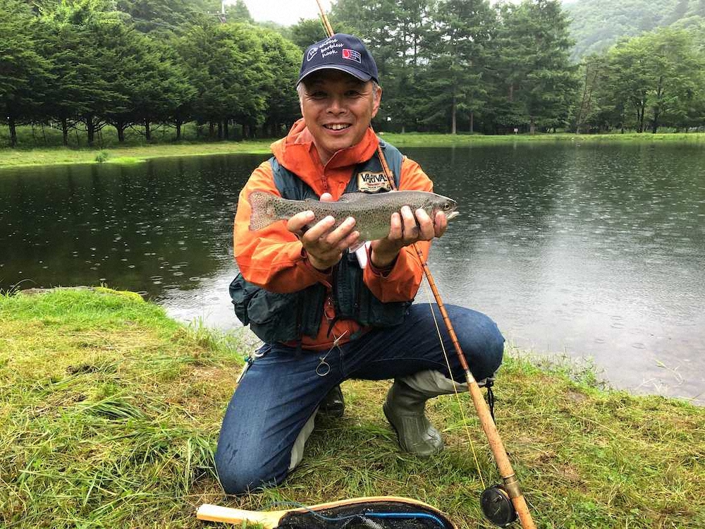 【画像・写真】秘境で出合ったニジマス40センチ　知る人ぞ知る美しい池に感動