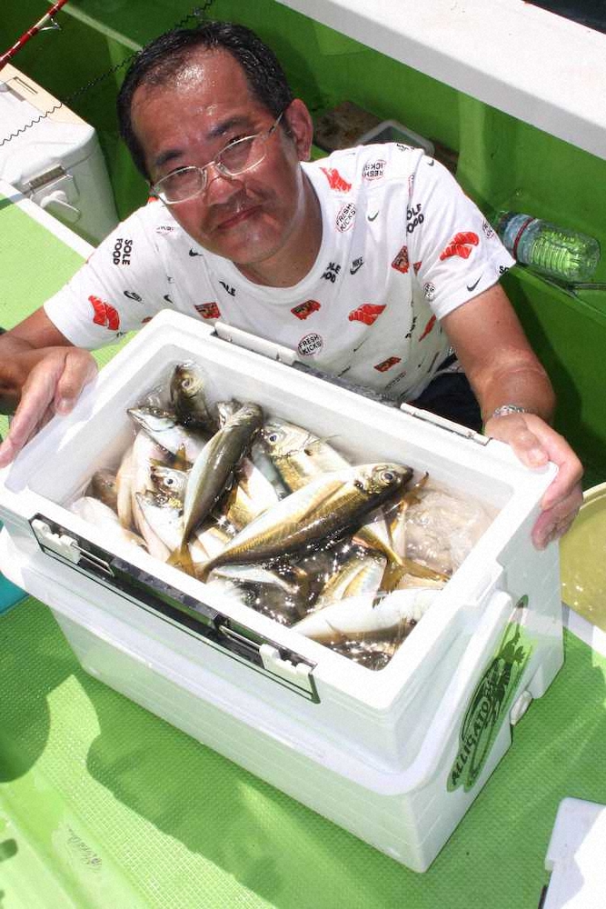 【画像・写真】タナ合わせ速攻！！マアジ入れ食い　常連さんの助言ズバリ！！うれしいゲストも続々