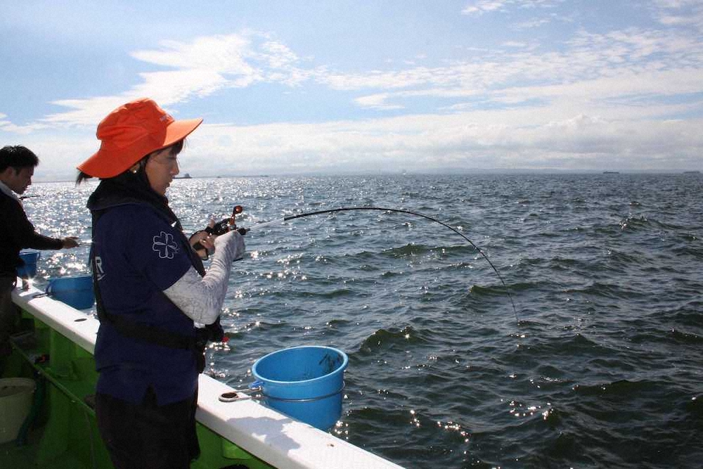 【画像・写真】タナ合わせ速攻！！マアジ入れ食い　常連さんの助言ズバリ！！うれしいゲストも続々