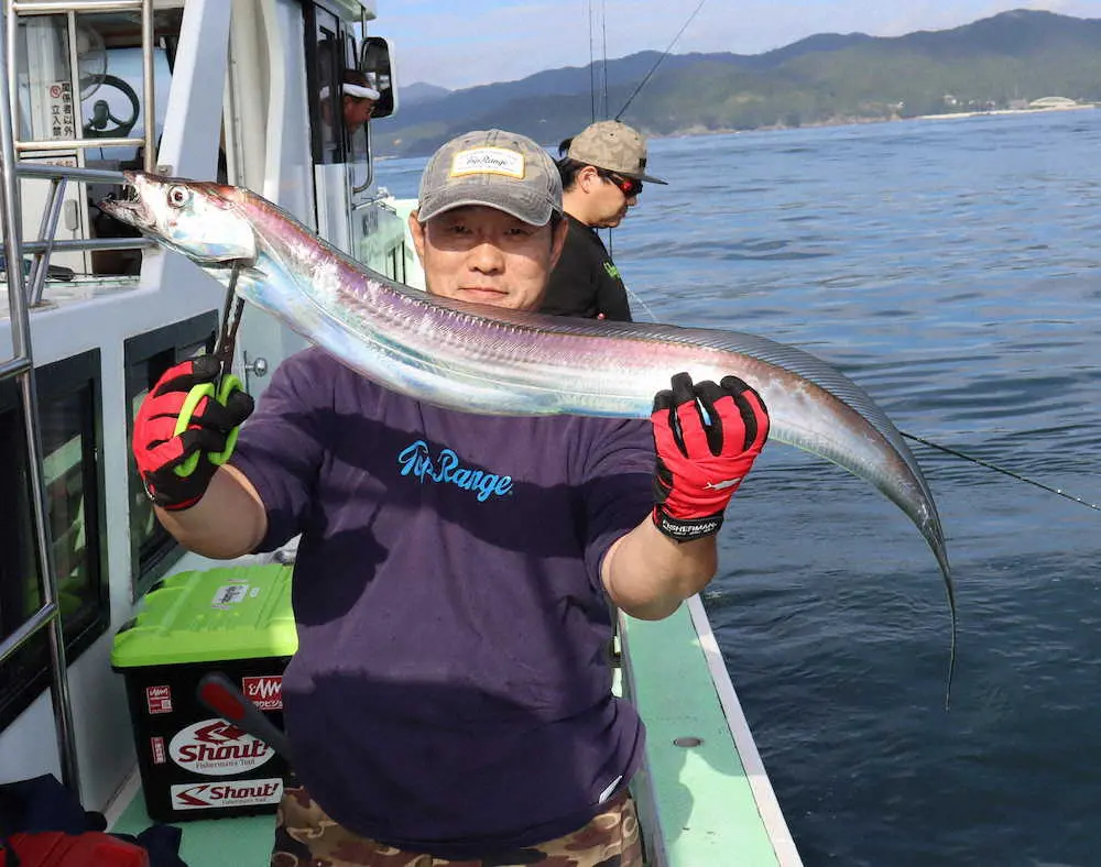 ドラゴン級タチウオ銀ラッシュ ジグでもテンヤでもメダル獲得 スポニチ Sponichi Annex 社会