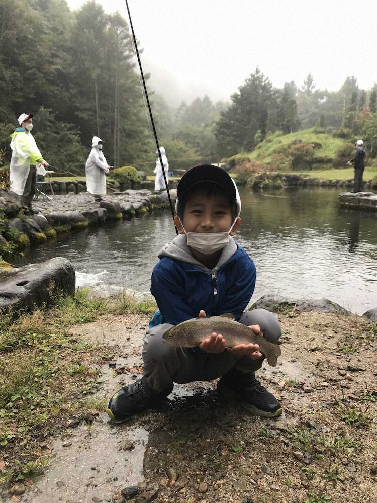 【画像・写真】自作のフライでトラウト37センチ　子供でも初心者でも楽しめる
