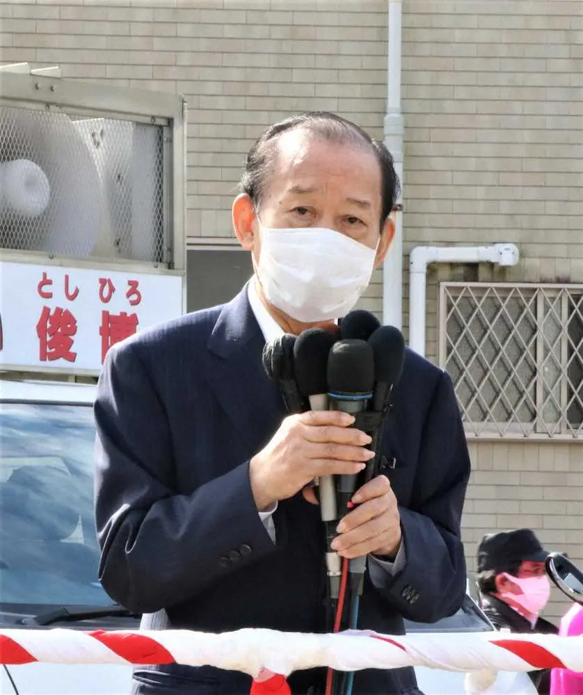和歌山 有田川町での出陣式で第一声を上げた際の二階氏 スポニチ Sponichi Annex 社会