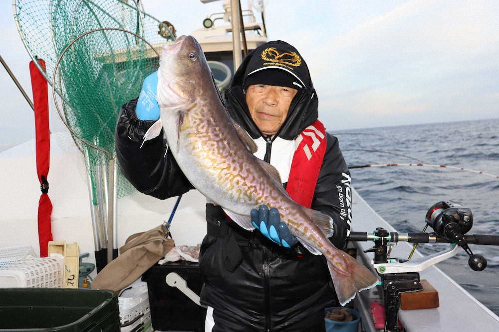 81歳の細山さんも大型を釣り上げた
