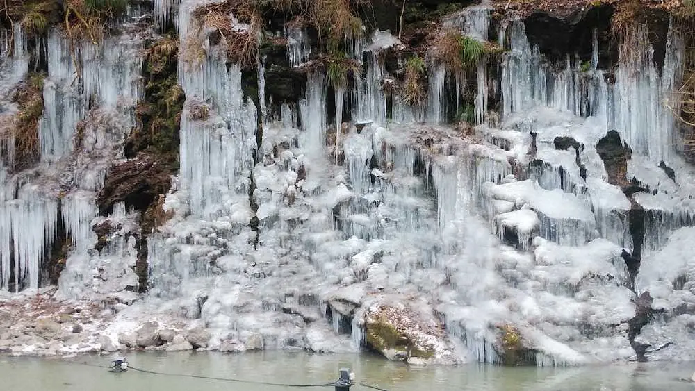 埼玉 秩父 冬だからこその絶景 自然が作った芸術 三大氷柱 ライトアップでさらに美しく スポニチ Sponichi Annex 社会