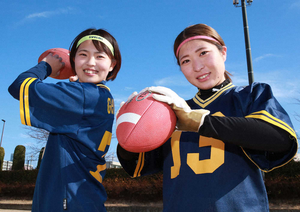 【画像・写真】武庫川女子大タッチフットボール部・橋本唯菜前主将（右）とQB杉本くるみ　（撮影・奥　調）