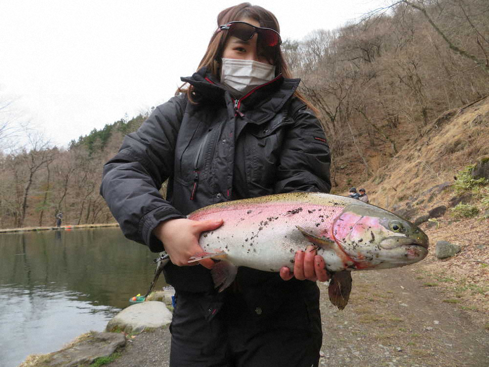 【画像・写真】夢をキャッチ！！ドリームサーモン　自家ブランド74センチお出まし