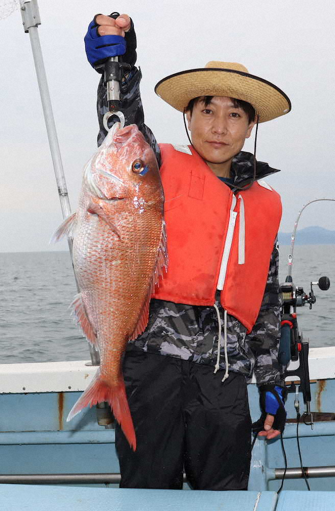松田さんにきれいな魚体の1匹