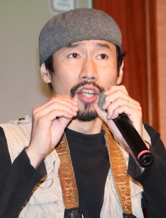 渡部陽一氏 ウクライナ取材で印象的な光景 戻って来た家族に花束を渡して 抱き合って スポニチ Sponichi Annex 芸能