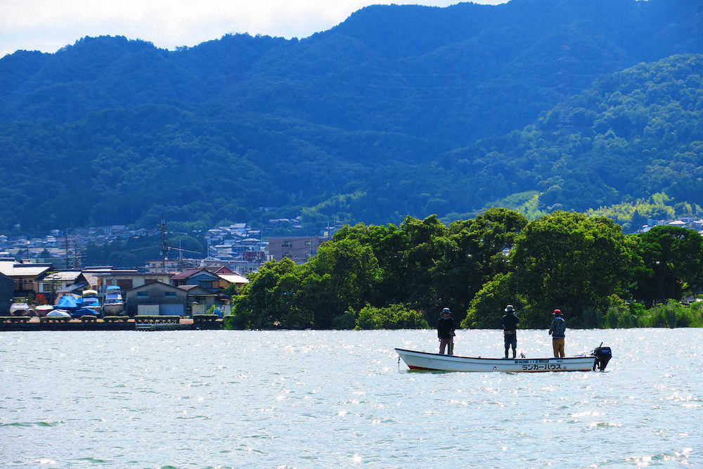 【画像・写真】別格!!琵琶湖のバス　愛好家もうなるサイズと体格、目指せロクマルゲット