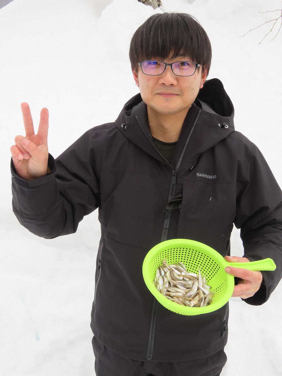 【画像・写真】バリバスカップ2022スポニチ「桧原湖ワカサギ釣り大会」　「手の感覚」大切に大久保さんV