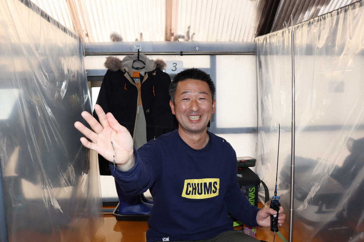 【画像・写真】バリバスカップ2022スポニチ「桧原湖ワカサギ釣り大会」　22年ホットに締めくくった