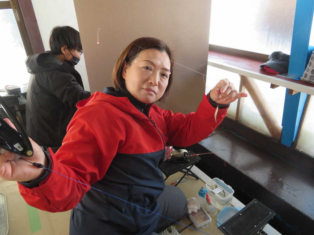 【画像・写真】バリバスカップ2022スポニチ「桧原湖ワカサギ釣り大会」　22年ホットに締めくくった