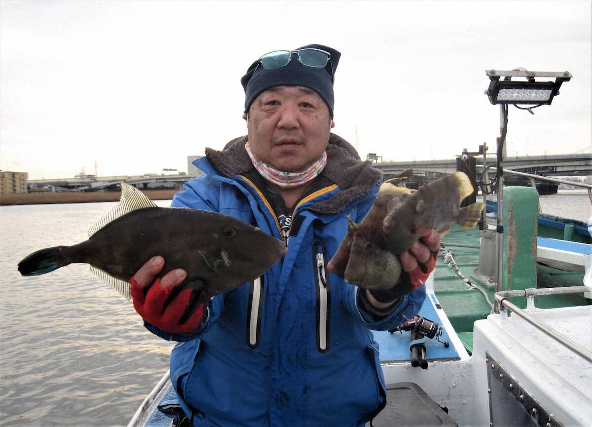 【画像・写真】お寒い釣果も程良く熱い2人　交際3年半ペア　仲良くカワハギは1匹ずつ