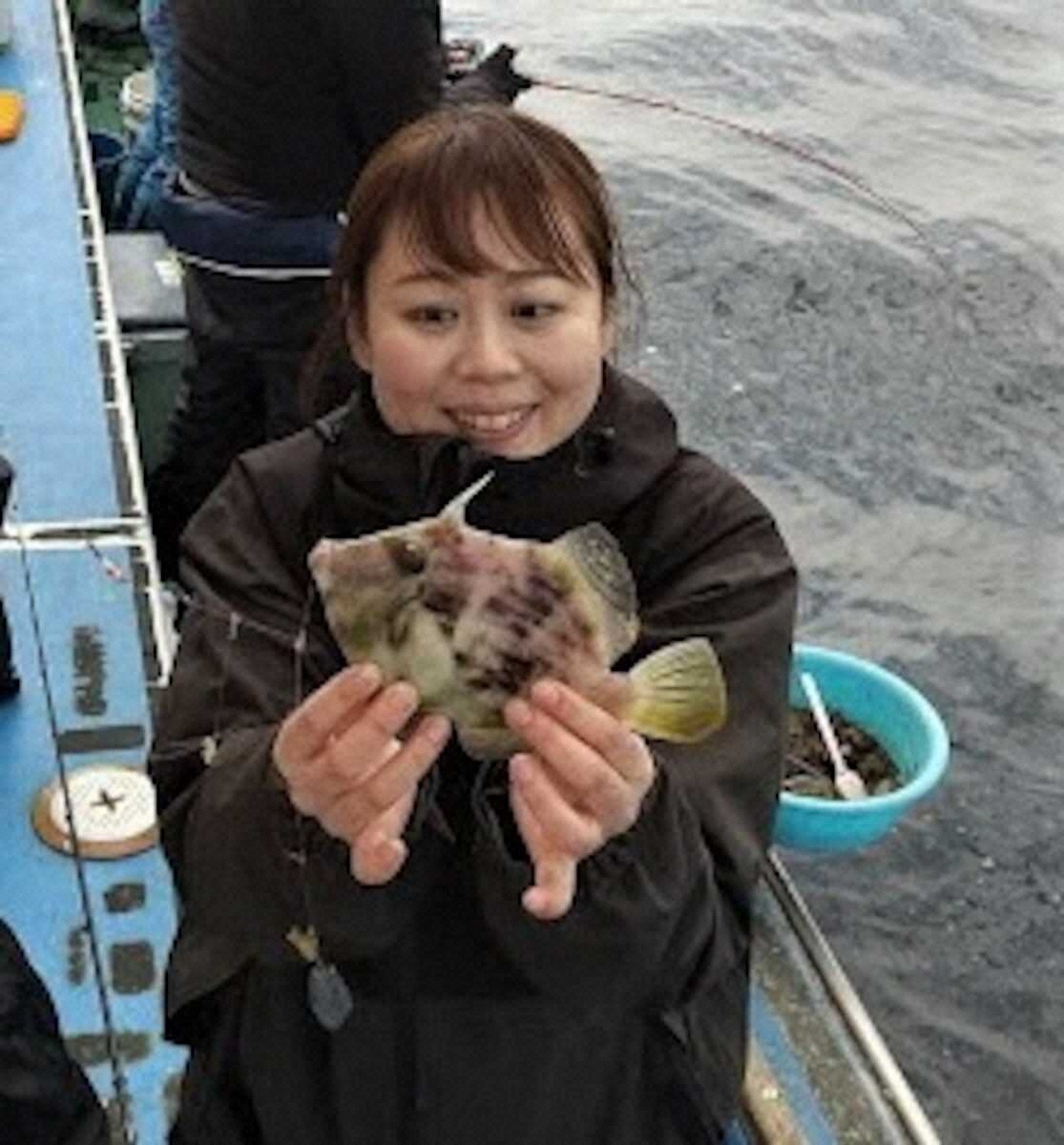 【画像・写真】お寒い釣果も程良く熱い2人　交際3年半ペア　仲良くカワハギは1匹ずつ