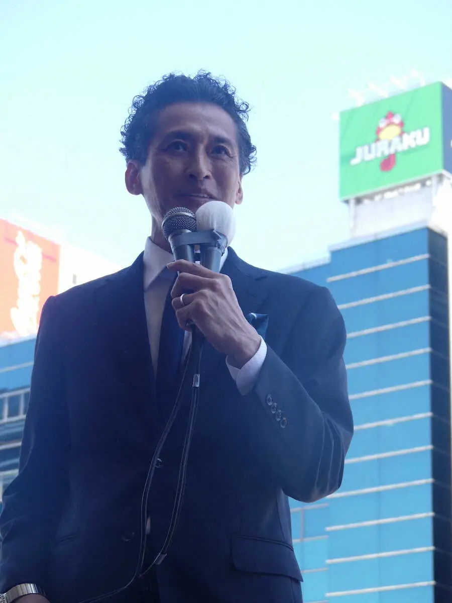 【画像・写真】大沢樹生　北区長選で応援演説「一個人として来た」 6選を目指す花川氏支援