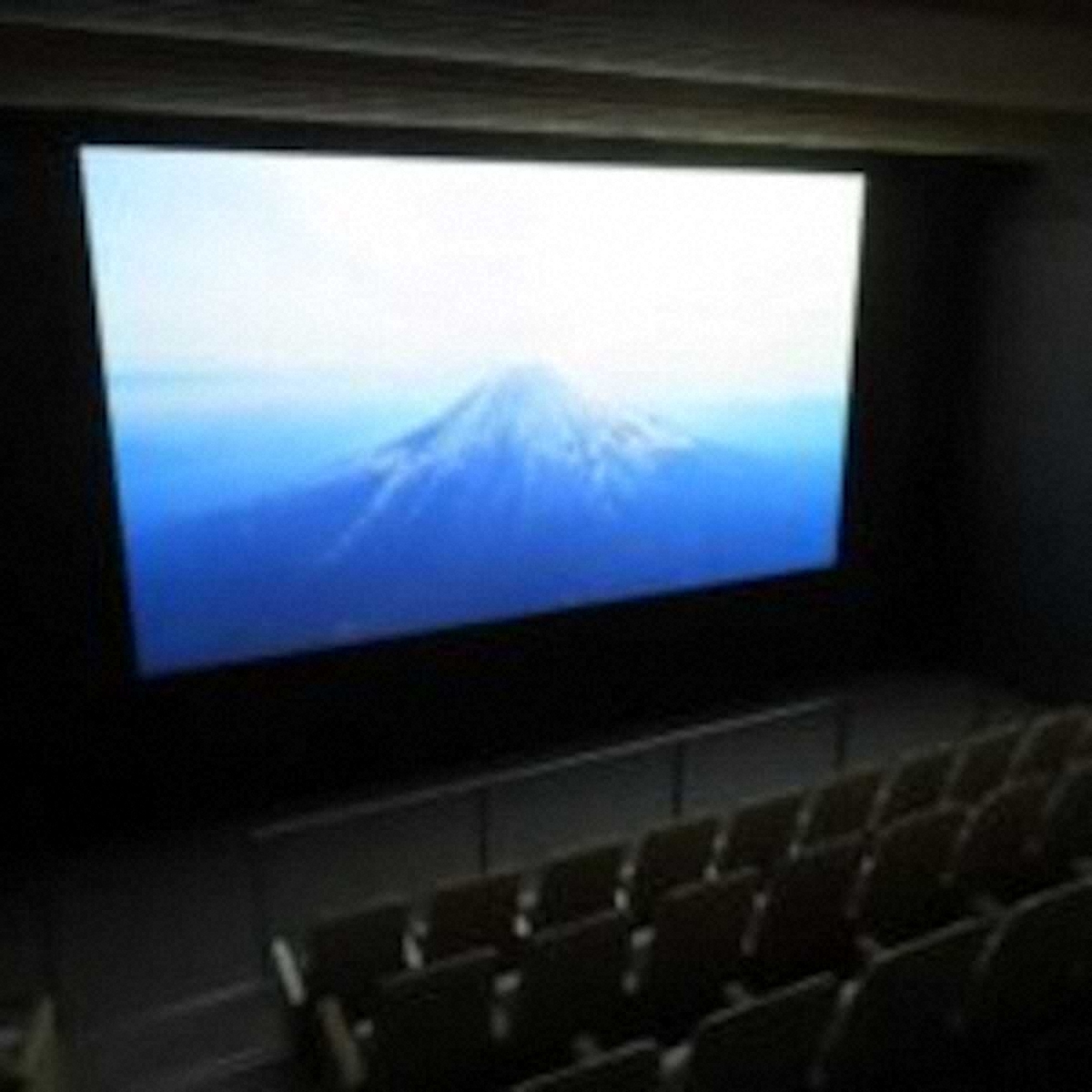 議事登山の前に映像シアターで富士山を学ぶのもいい（富士山世界遺産センター提供）