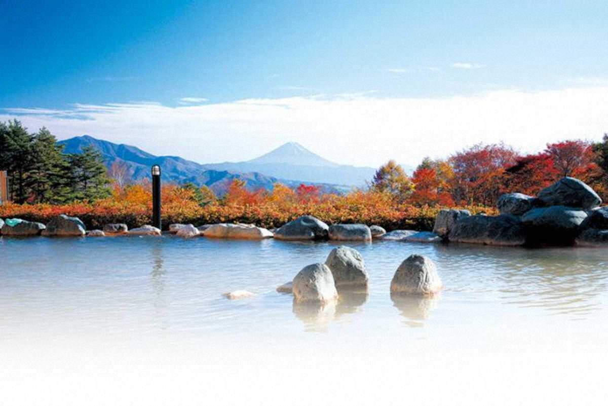 【画像・写真】【山梨・北杜】これぞ絶景！開放感抜群の標高1147ｍ日帰り露天風呂　彼方には富士山が…