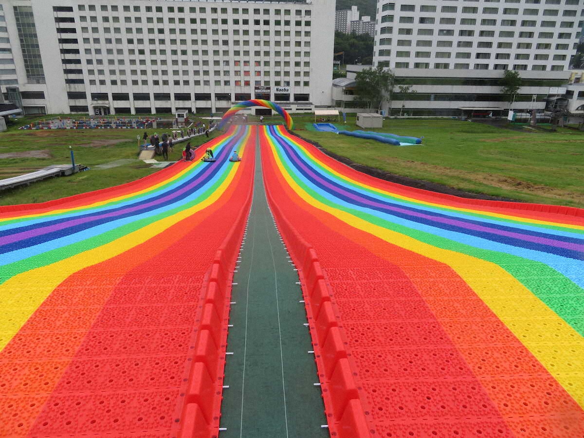 【画像・写真】【新潟・湯沢】夏のゲレンデに新絶景スポット！全長100mレインボースライダーでスピード＆スリル満喫