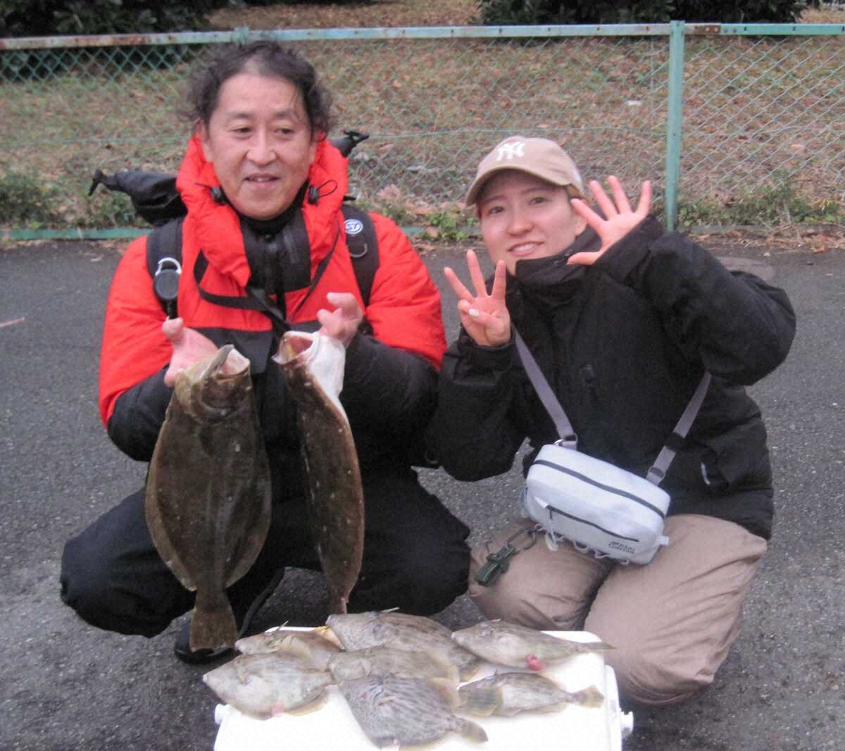 カワハギ、ヒラメが大当たりした釣り同期生、石井さん（左）と井上さん