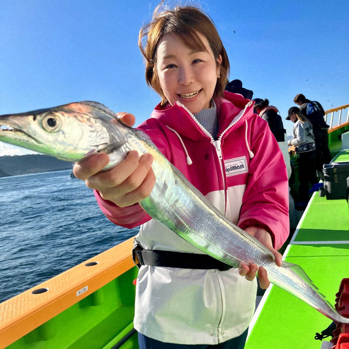【画像・写真】93センチ舞ってタチまち“上昇気竜”　ミニ・リュウに誓い「釣りアナ」トップにタツ
