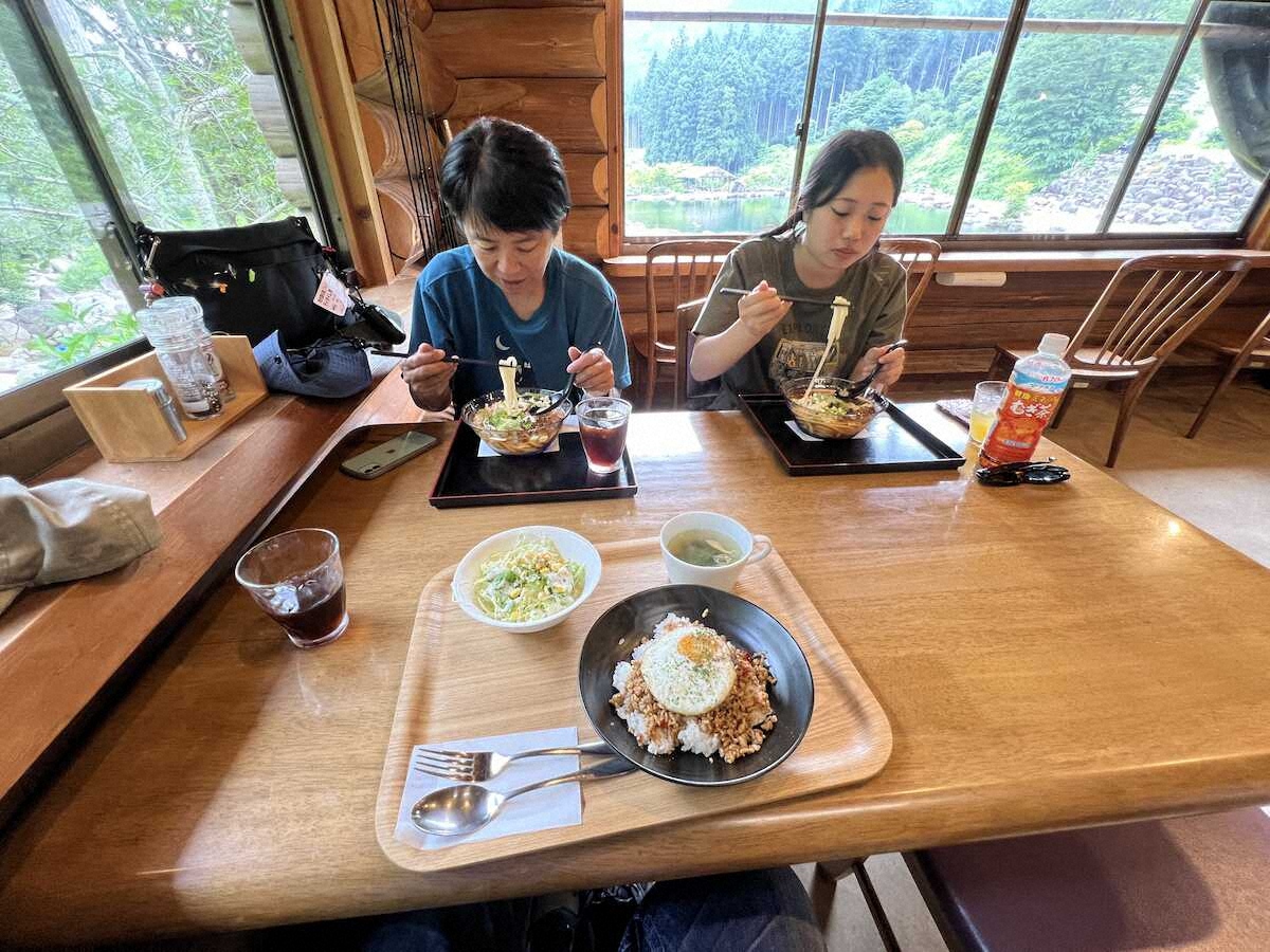 【画像・写真】ドライ一筋で52センチ・ヤシオマス!!パロマーノット×強力ティペットで奇跡　栃木県・発光路の森FA