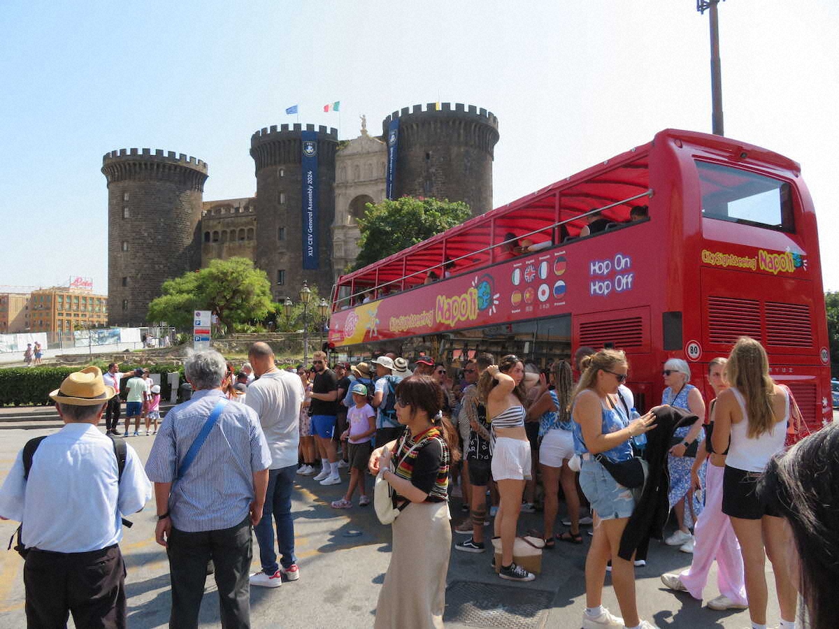 【画像・写真】【南イタリア】ナポリと言えばマラドーナ！巨大壁画の前はまるで博物館