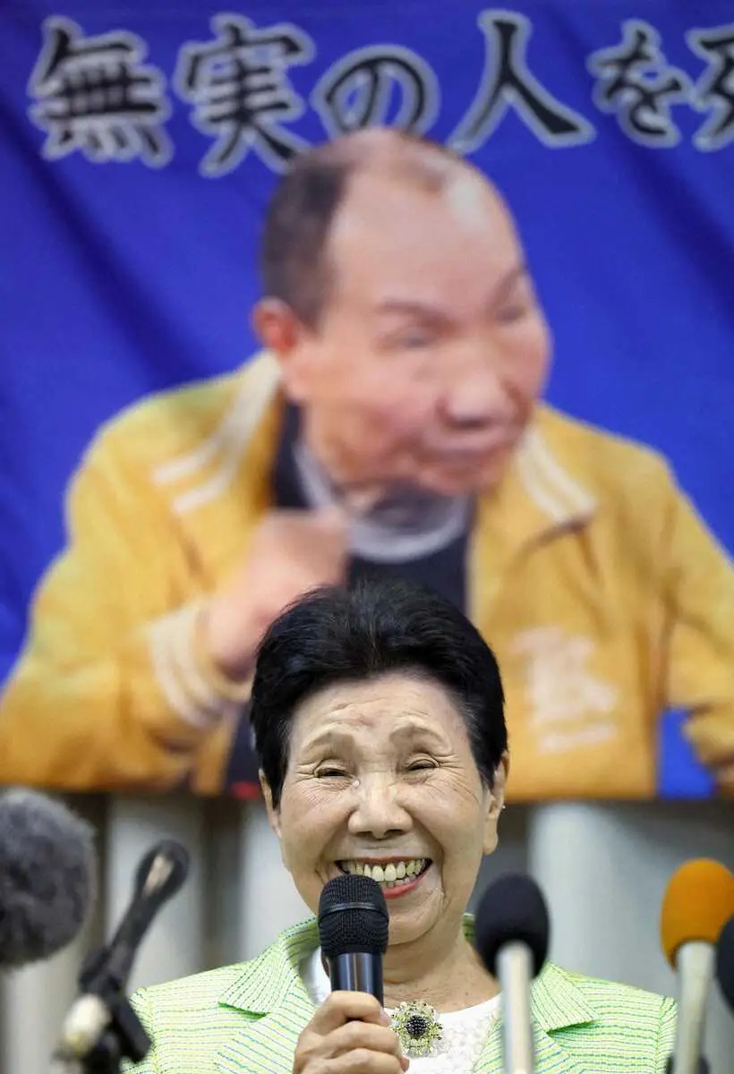 【画像・写真】司法の呪縛、ついに解放　「完全無罪」と姉破顔　長い拘束、心身むしばまれ