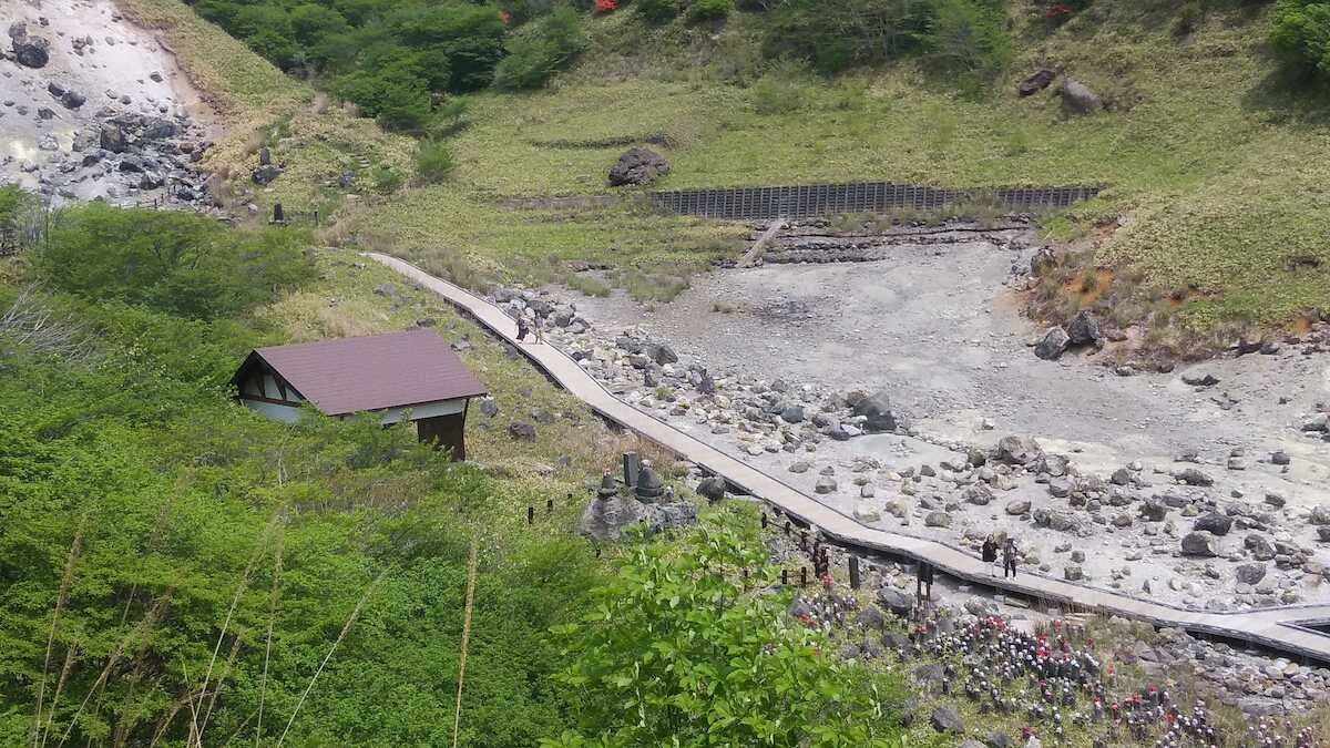 【画像・写真】【栃木・那須】硫黄の匂い漂う荒涼の地　殺生石にまつわる九尾の狐伝説とは