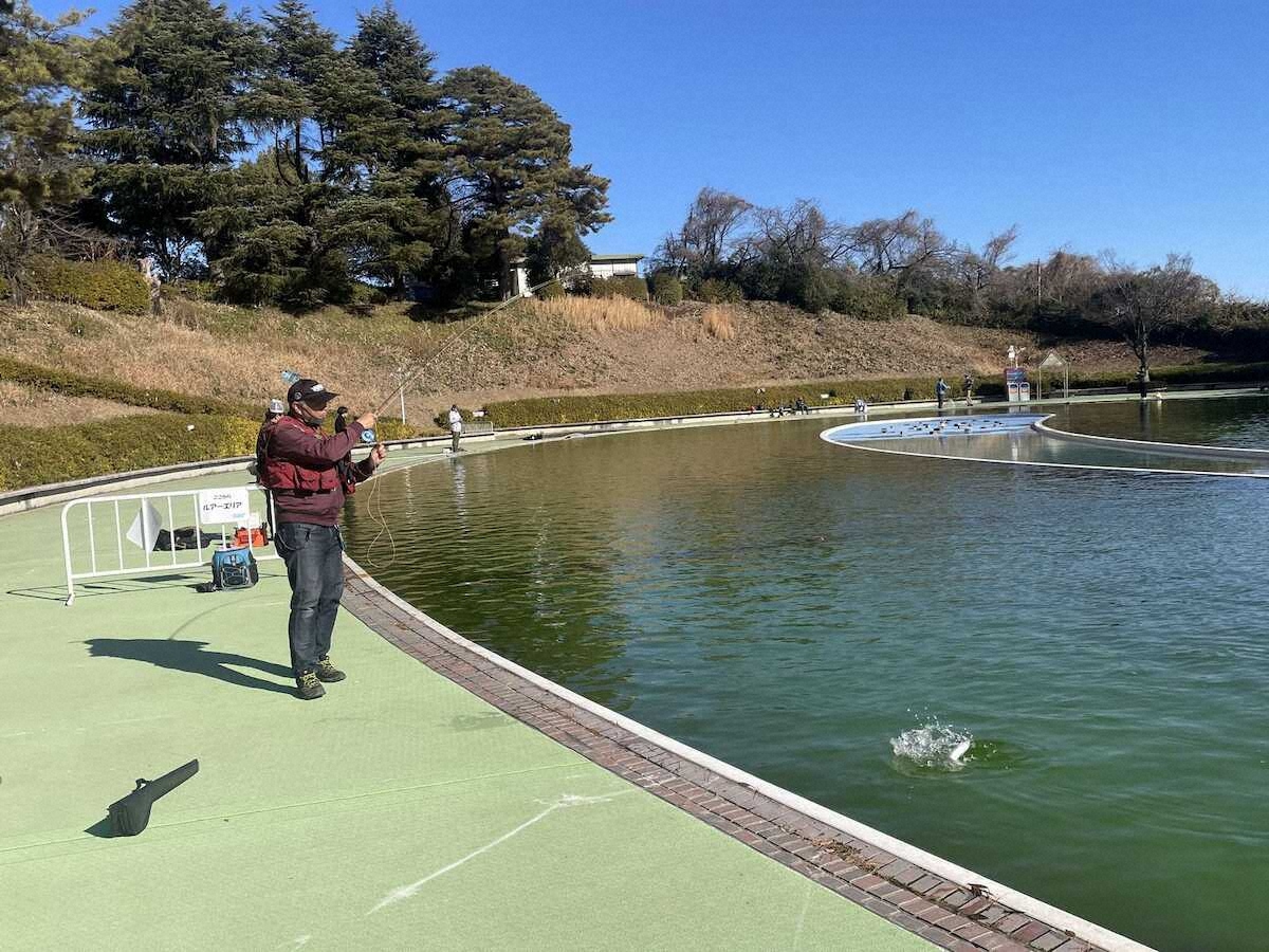 【画像・写真】ニジ躍る　ニンフで連発!ドライは33センチ“フライハイ”　入門者も家族連れも熱くなるプール型管釣り