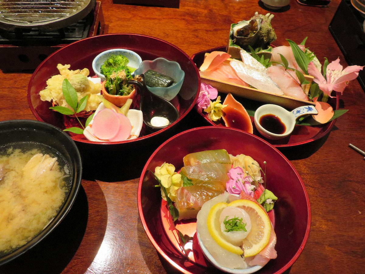 【画像・写真】【千葉】コスパ最強！館山炙り海鮮丼の進化が止まらない　3段重ねに地魚＆野菜ギュギュッと