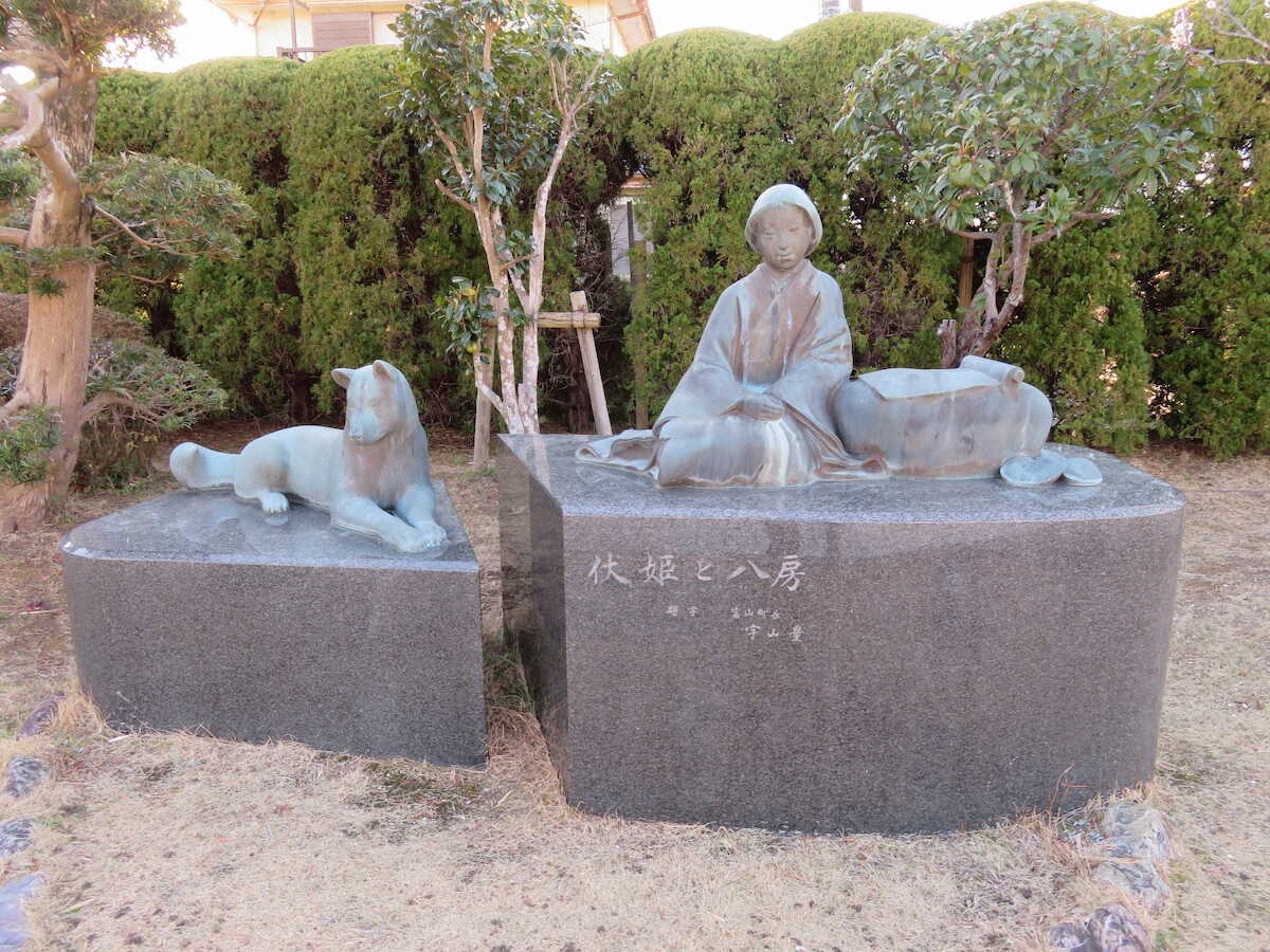 【画像・写真】【千葉】映画でも注目「八犬伝」ゆかりの地を訪ねて…伏姫と八房がこもった洞窟で幻想的な世界に浸る