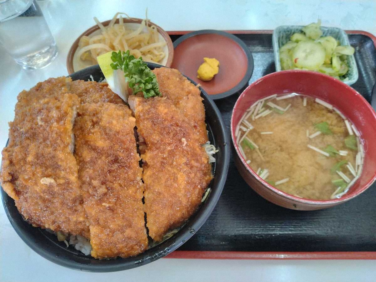 【画像・写真】【福島・二本松】でかい！老舗のソースカツ丼は驚きのボリューム　甘辛ソースがじわーっと…おいしく完食