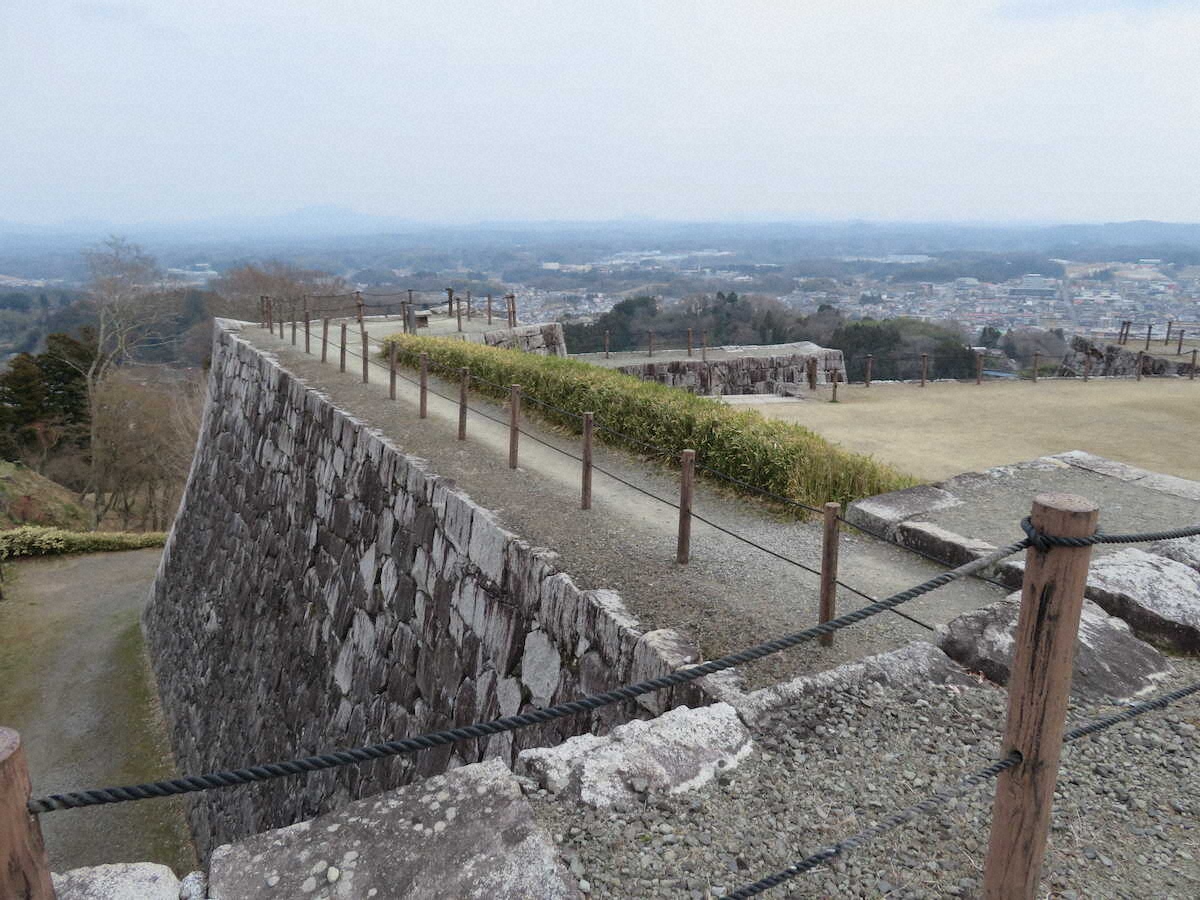 【画像・写真】【福島・二本松】二本松城でしのぶ戊辰戦争の悲劇　少年隊士の思いに涙…本丸跡からは絶景が