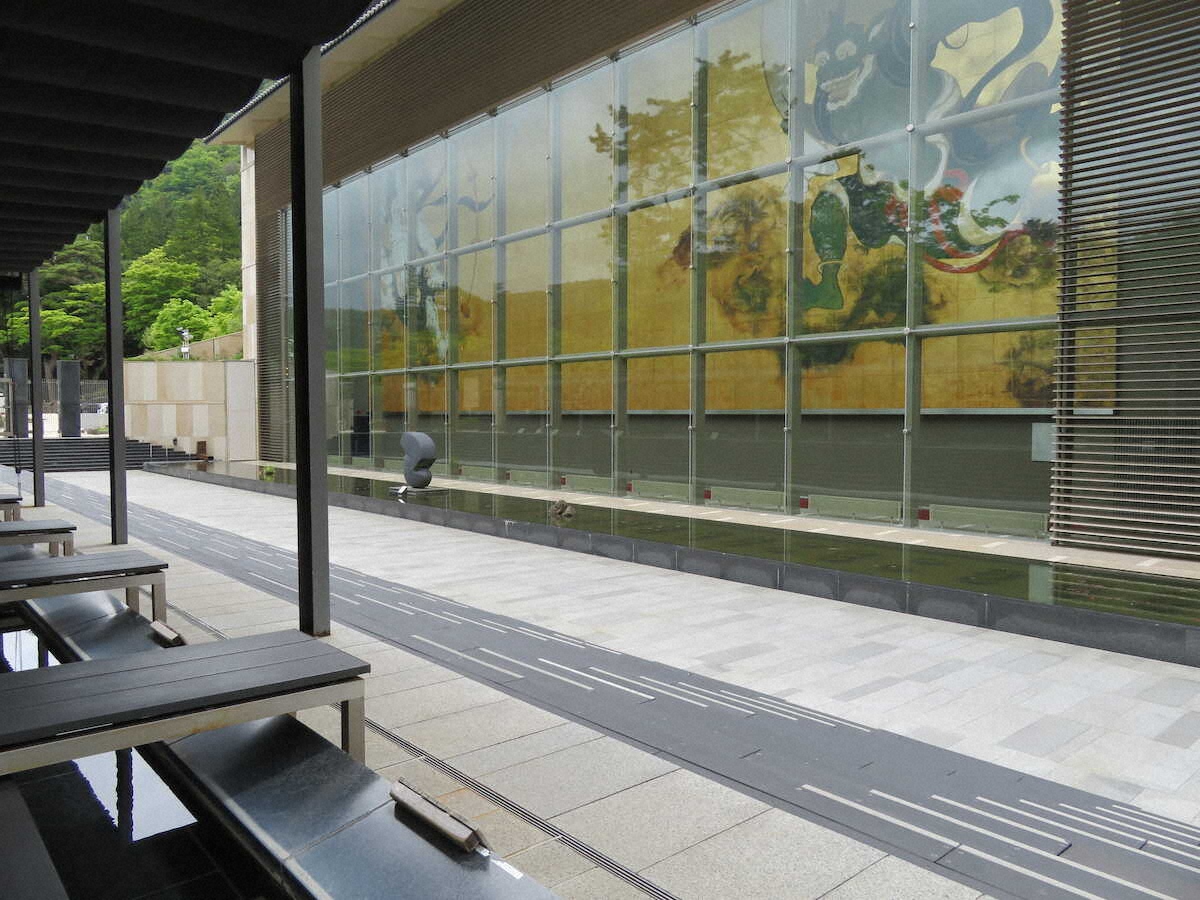 【画像・写真】【箱根】風神雷神の大壁画がお出迎え　岡田美術館で東洋の美堪能　疲れたら足湯でひと休み